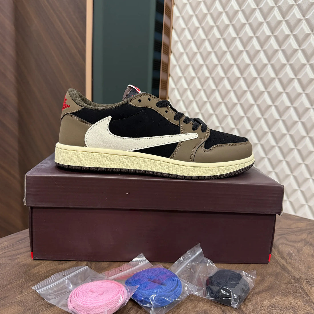 AJ 1 LOWS  - TRAVIS DARK MOCHA (PRM)