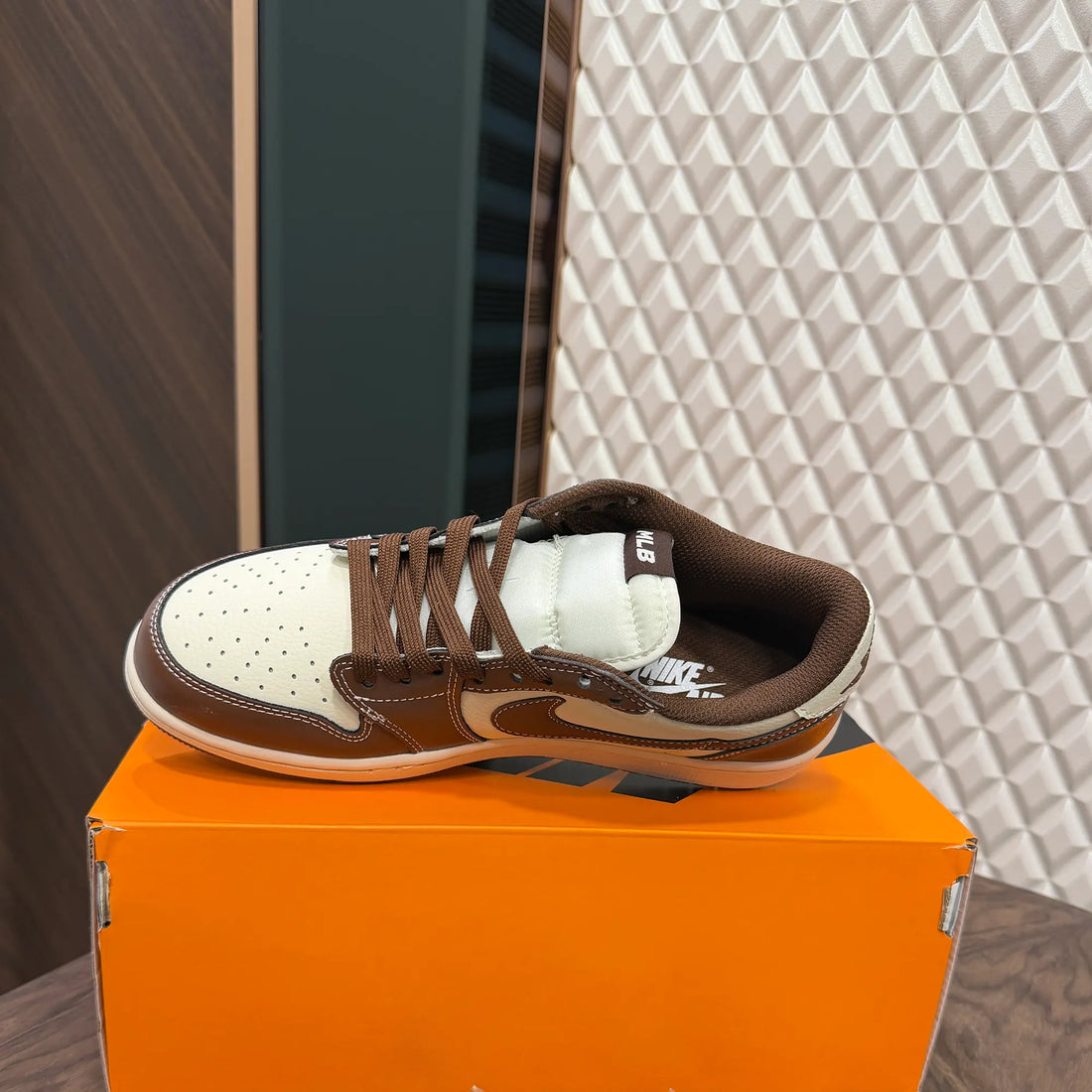 AJ 1 LOWS X MLB - MOCHA (TRAVIS)