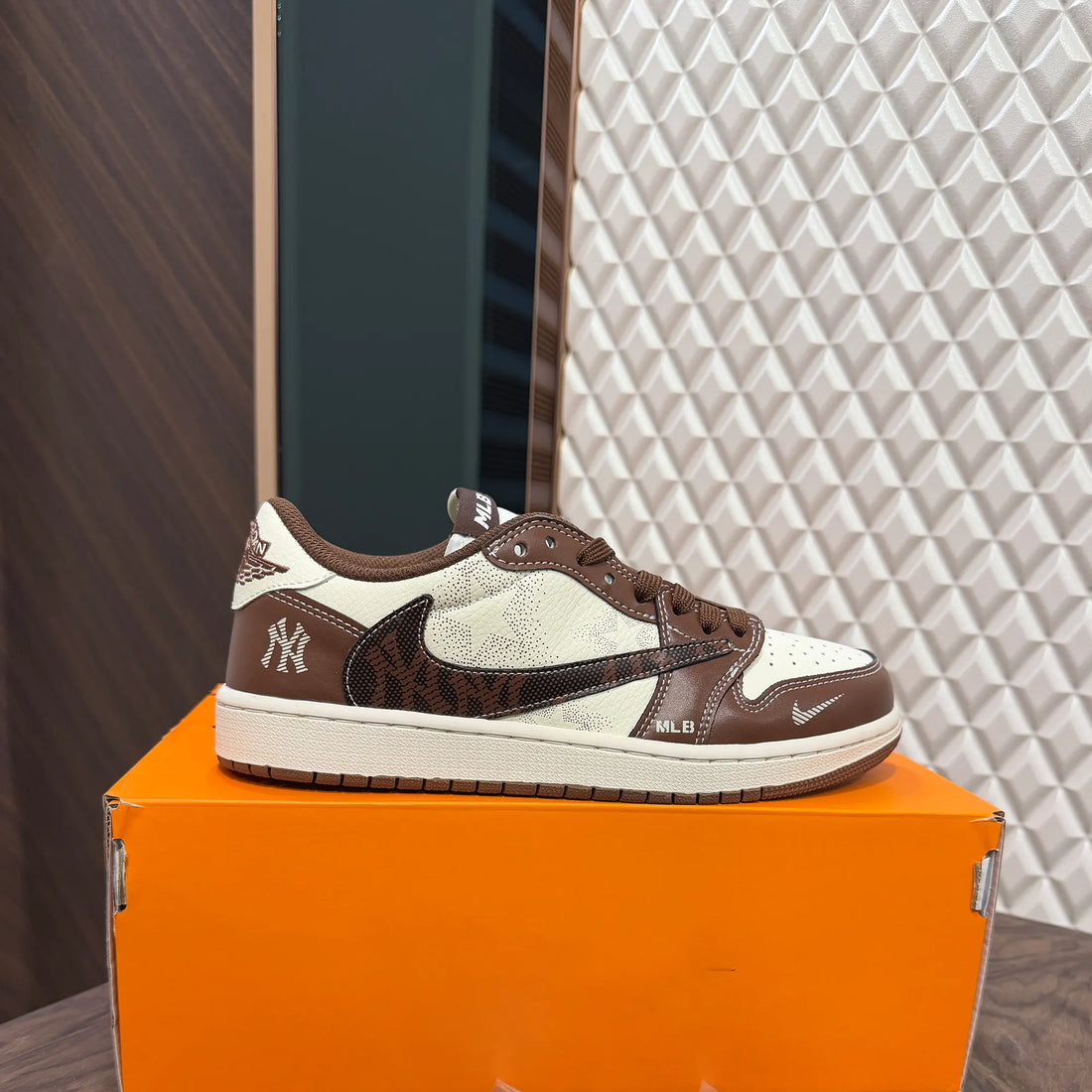 AJ 1 LOWS X MLB - MOCHA (TRAVIS)