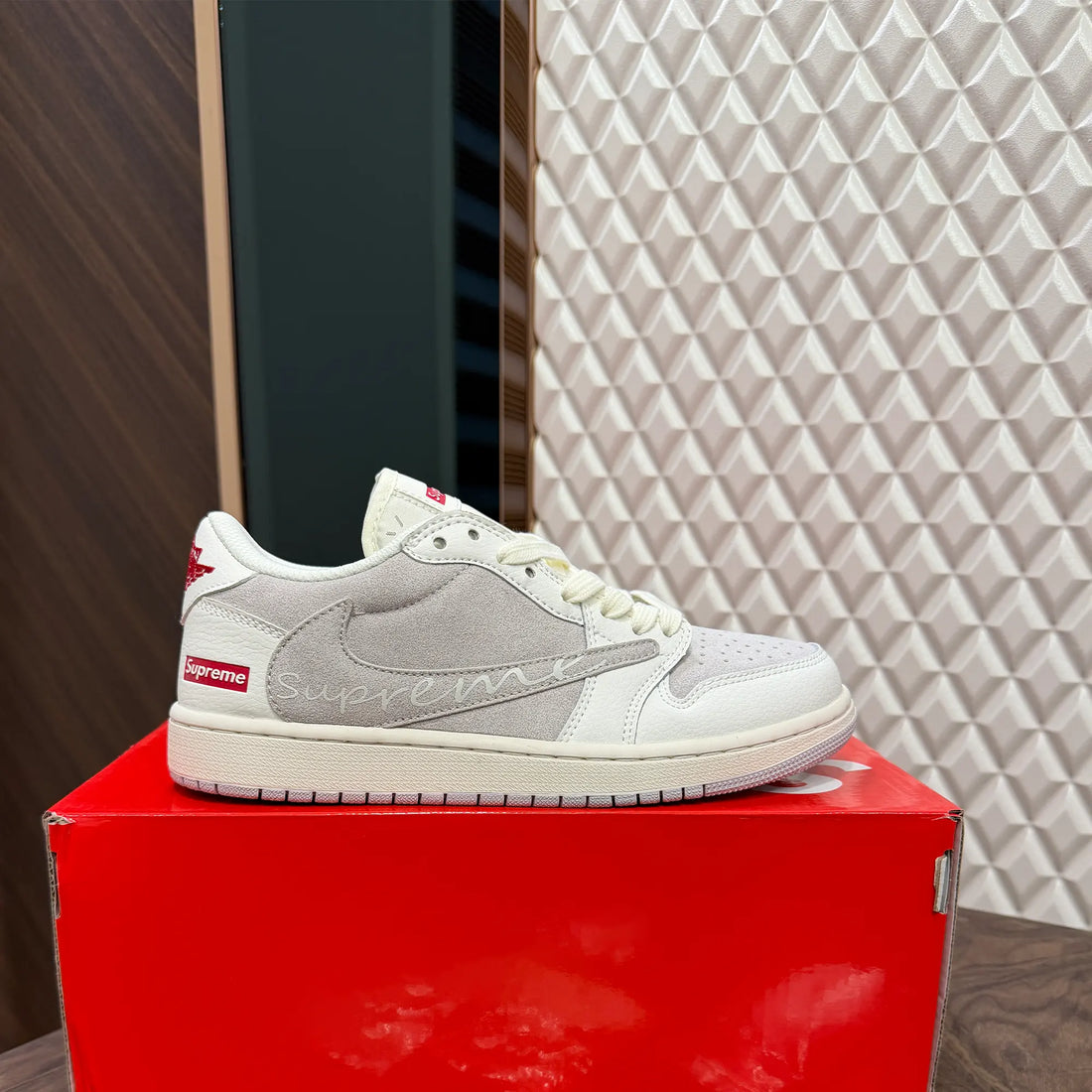 AJ 1 LOWS X SUP - GREY (TRAVIS)