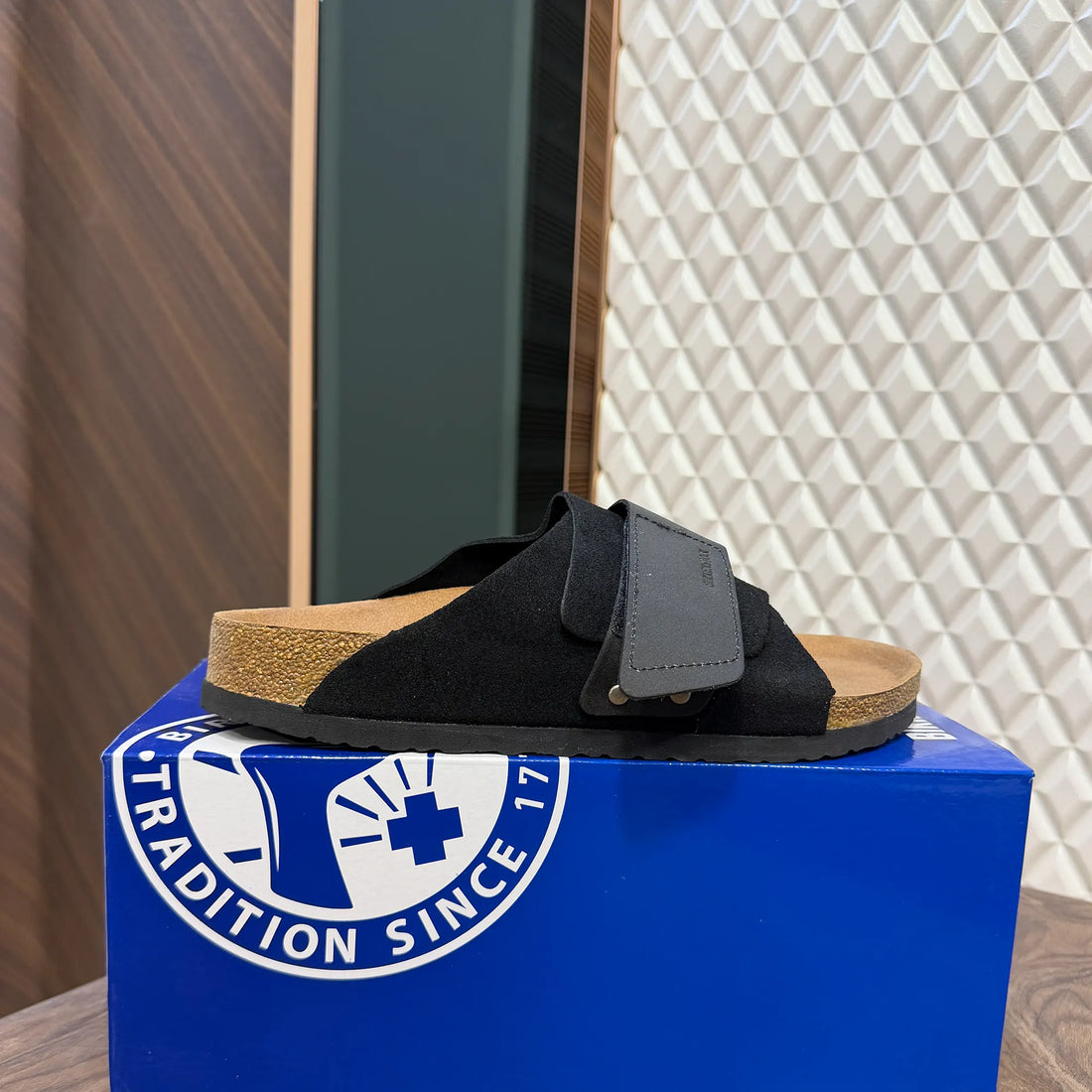 Bst Slide Black With Box