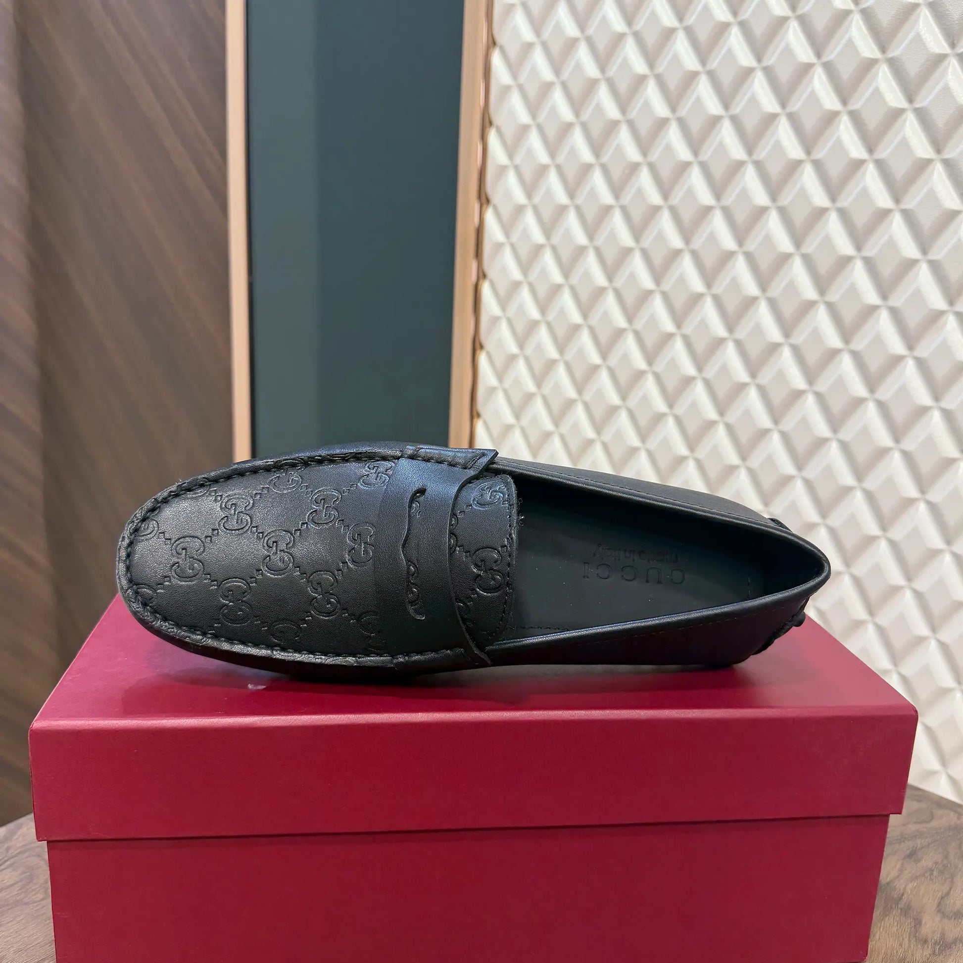 GUCC LEATHER LOAFER - BLACK (EMBOSSED G005)