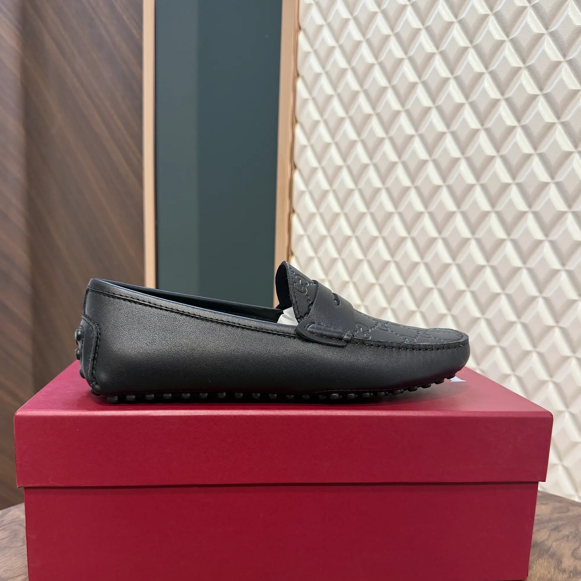 GUCC LEATHER LOAFER - BLACK (EMBOSSED G005)