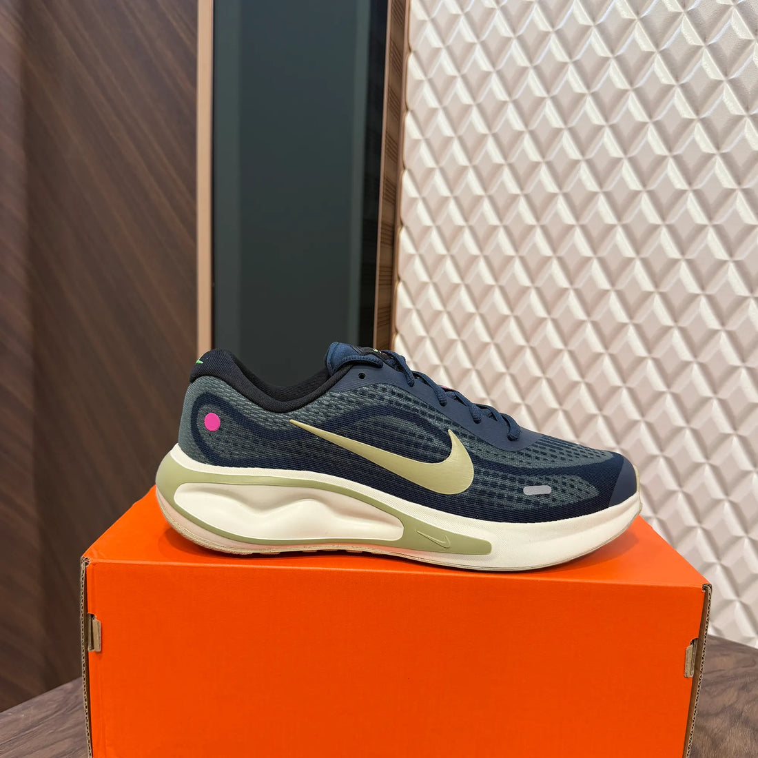 Journey Run Armoury Navy Sneakers 