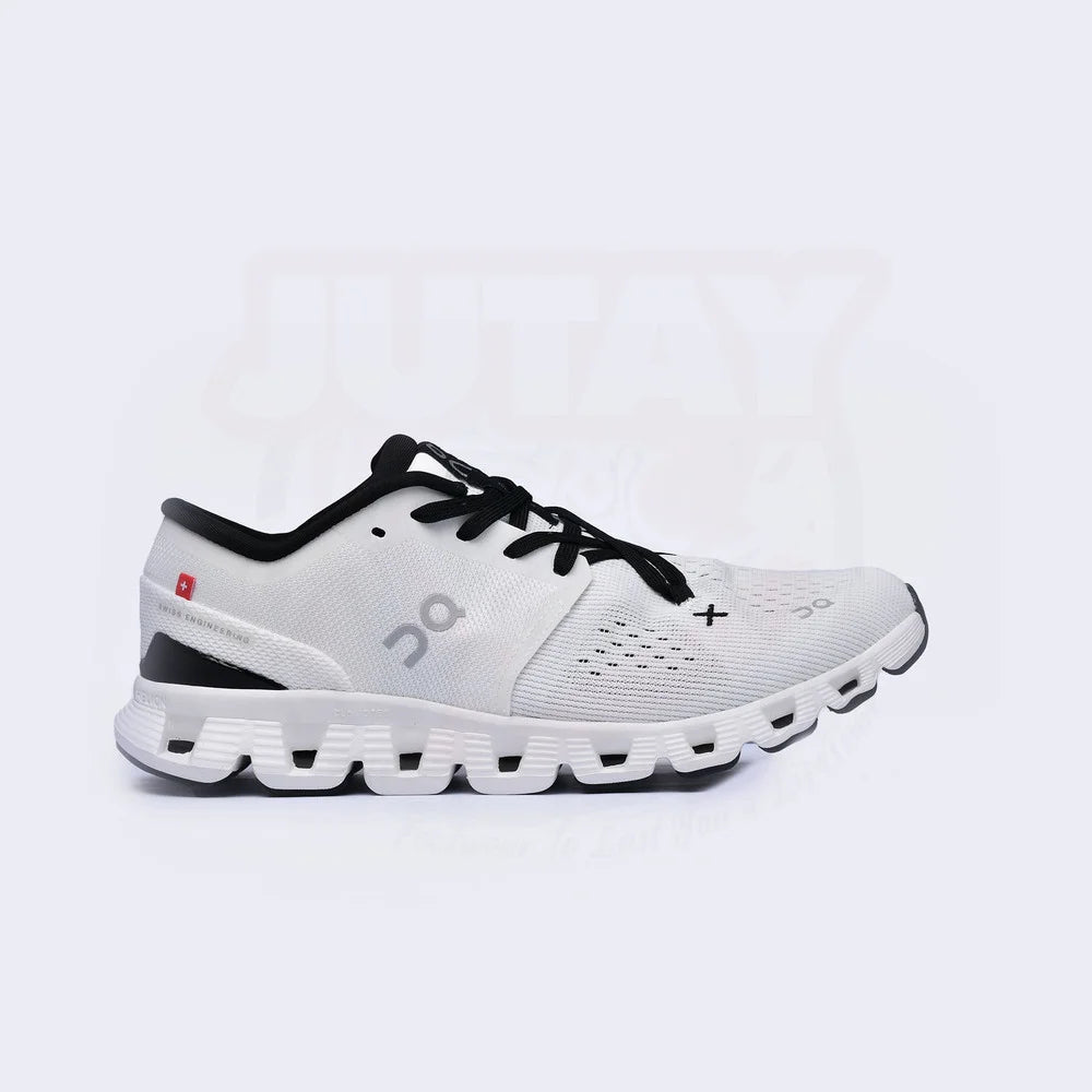 ONCLOUD X 4 - WHITE BLACK