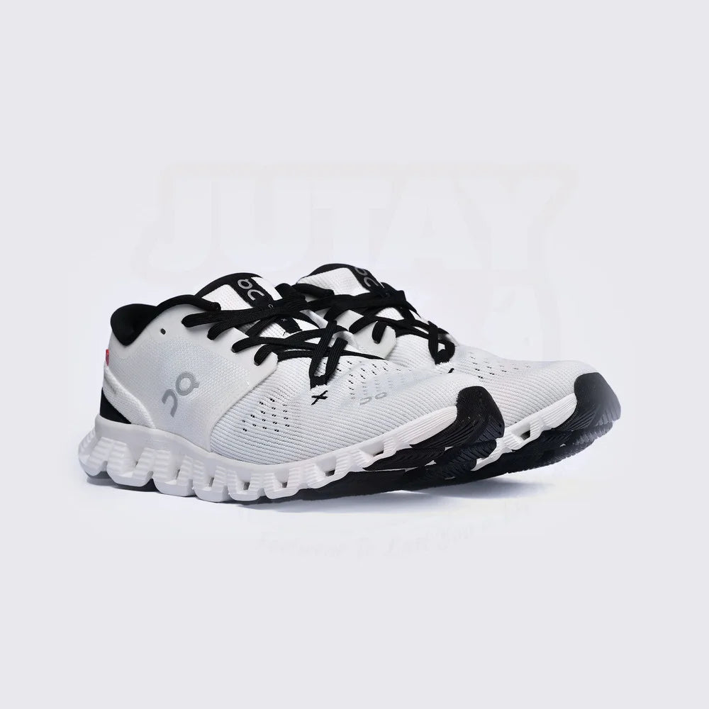 ONCLOUD X 4 - WHITE BLACK