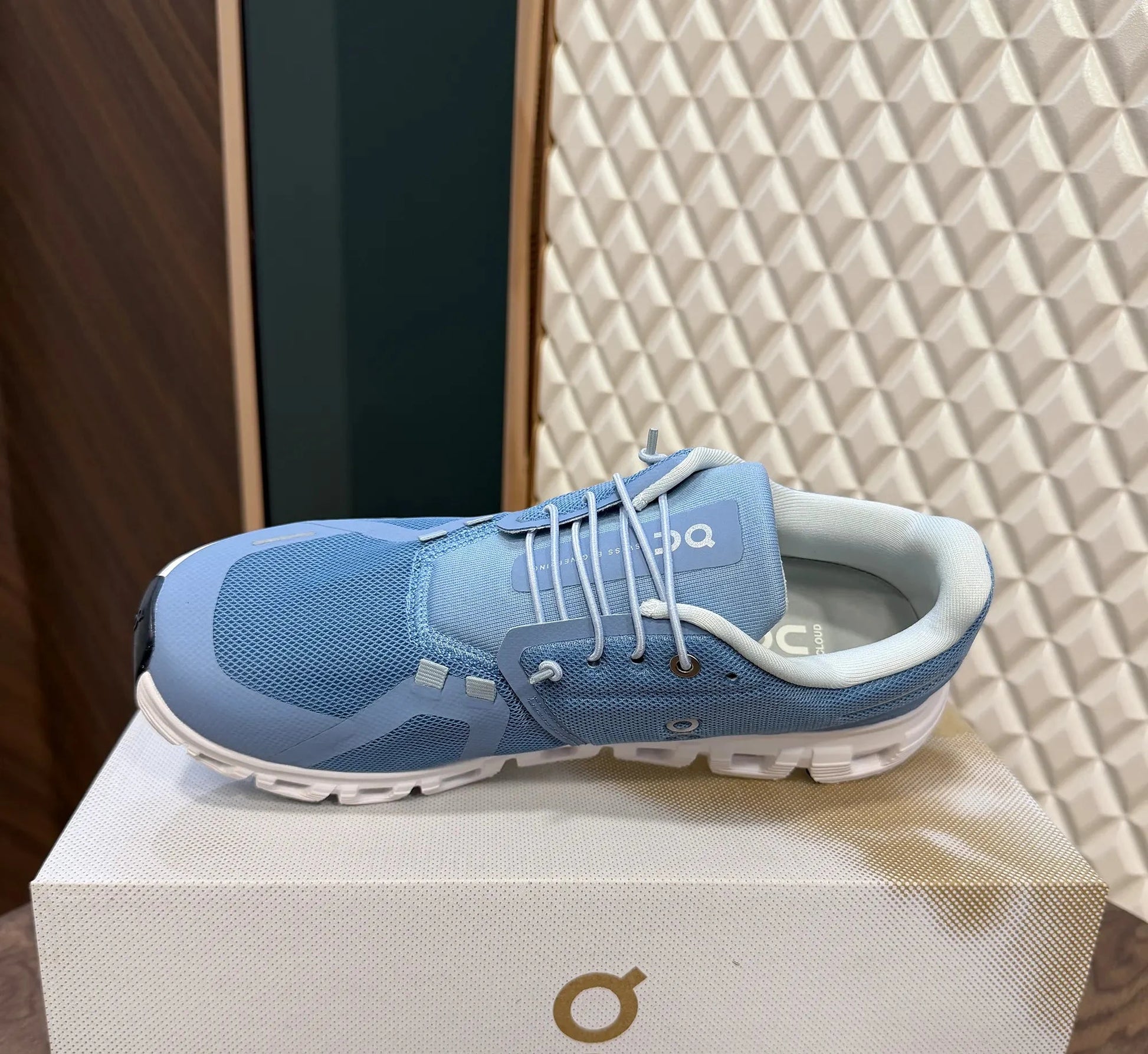 ON CLOUD 6 - CHAMBRAY WHITE