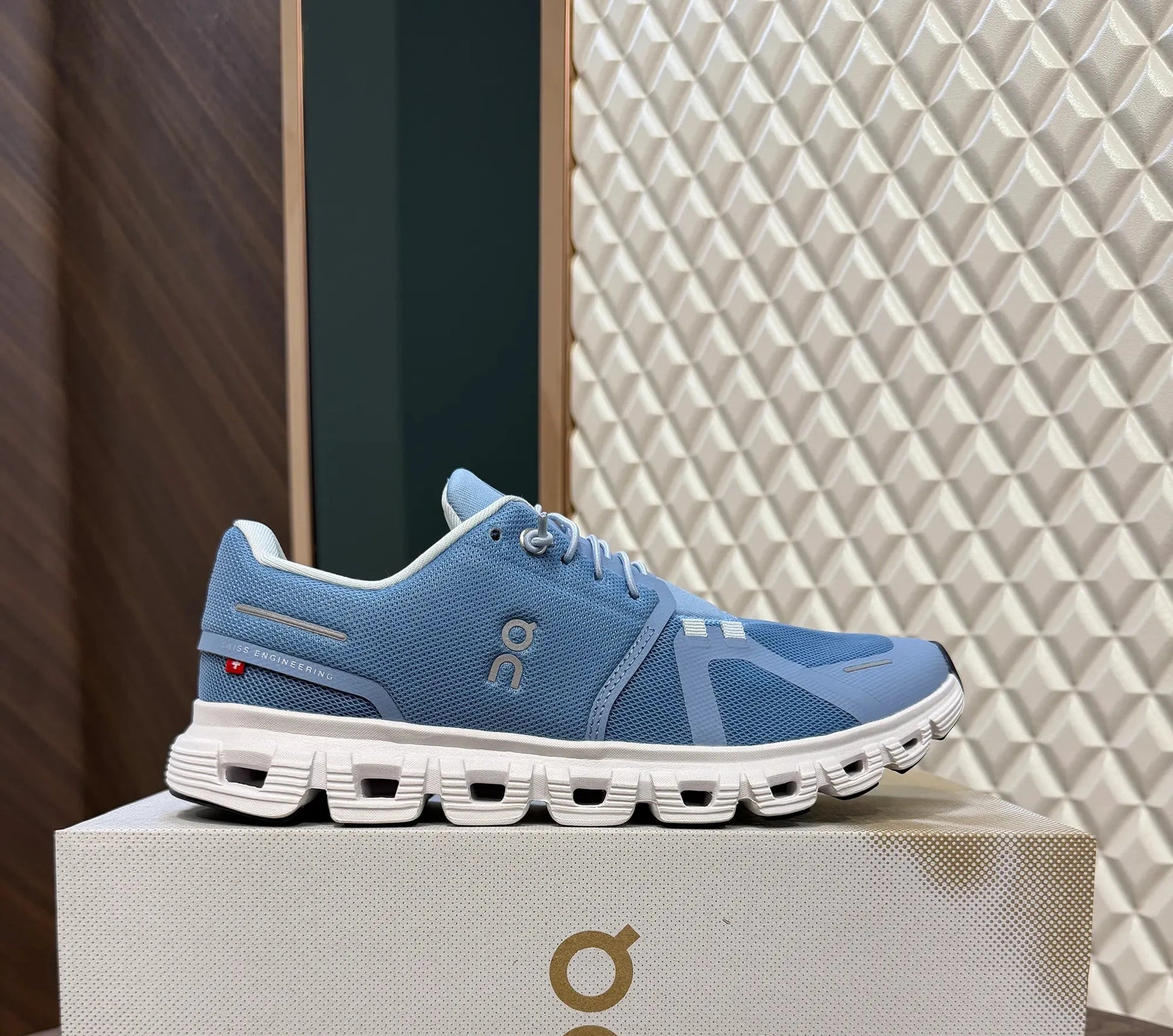 ON CLOUD 6 - CHAMBRAY WHITE