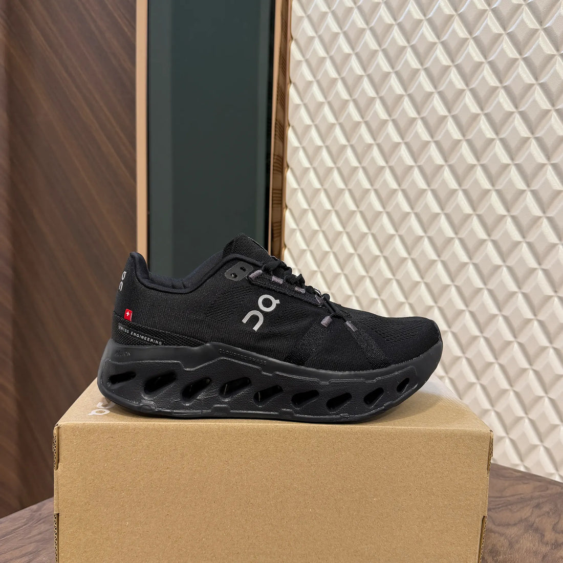 ON CLOUD ECLIPSE - ALL BLACK