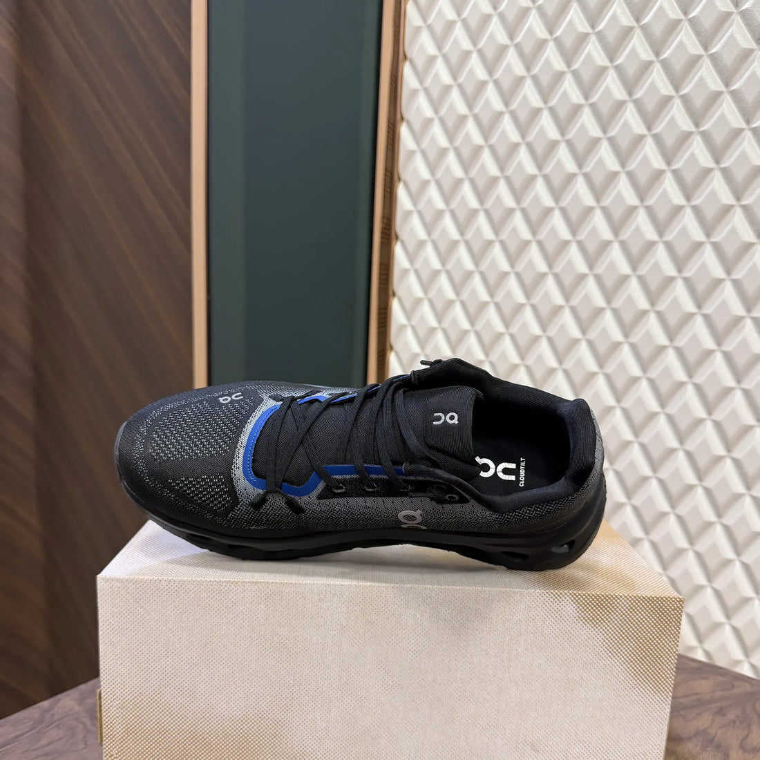 Oncloud Tilt Black Runners For Men