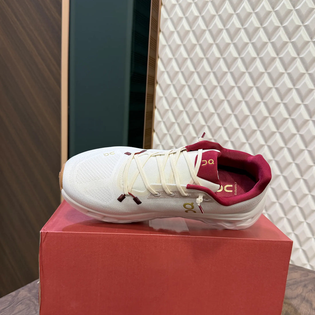 Oncloud Tilt Pearl Ivory For Men & Women