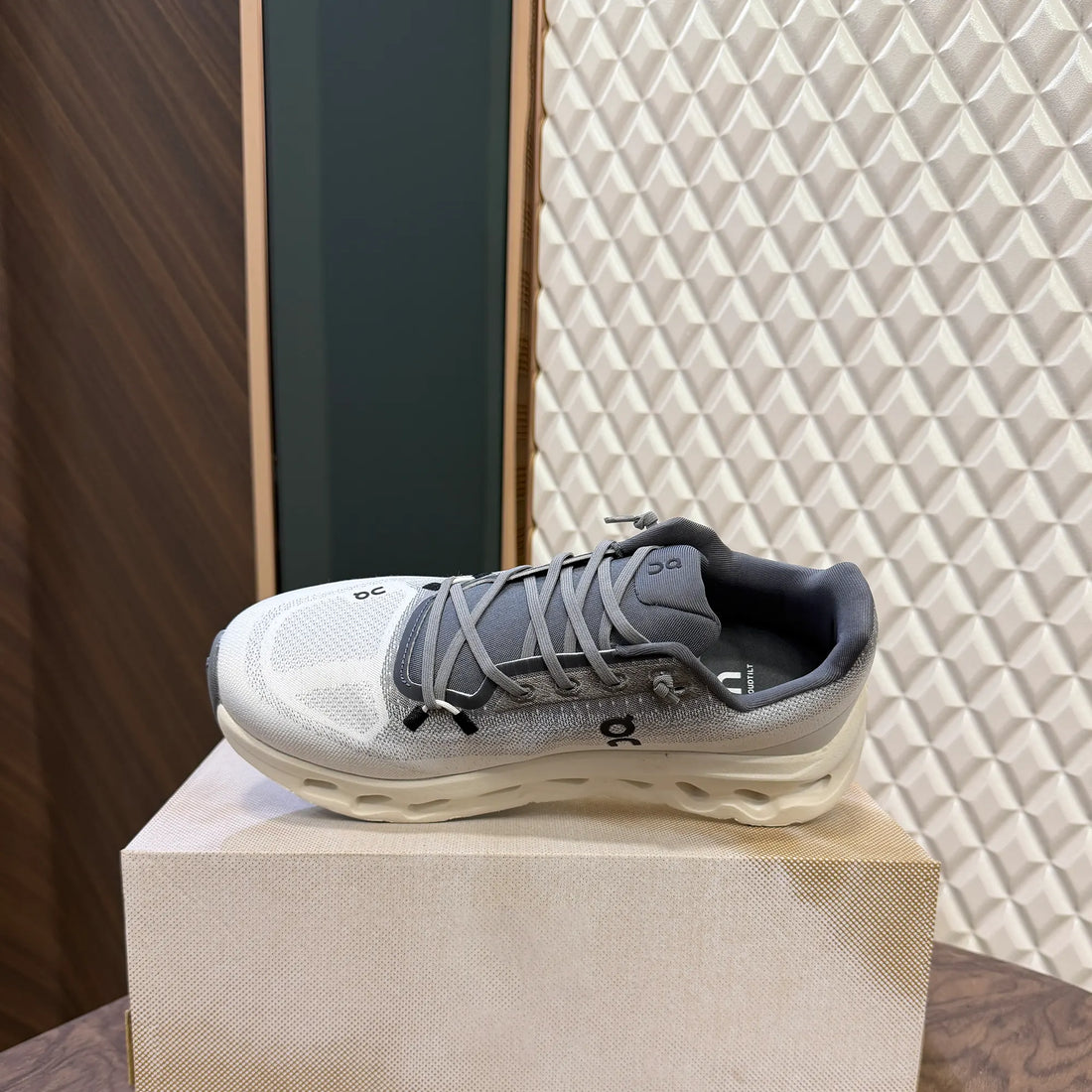 Oncloud Tilt Rock Ivory For Women