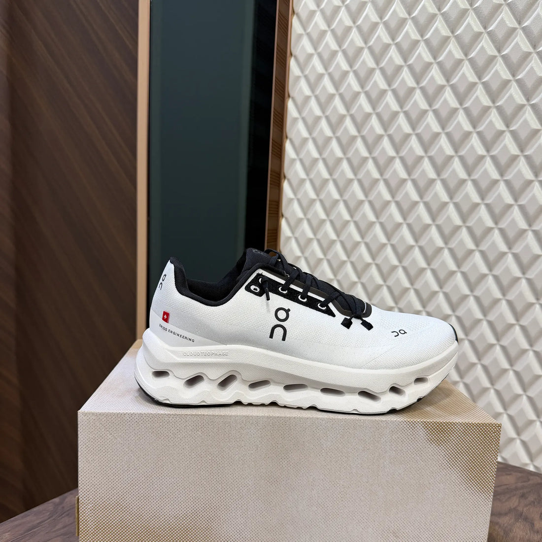 Oncloud Tilt White Black For Men