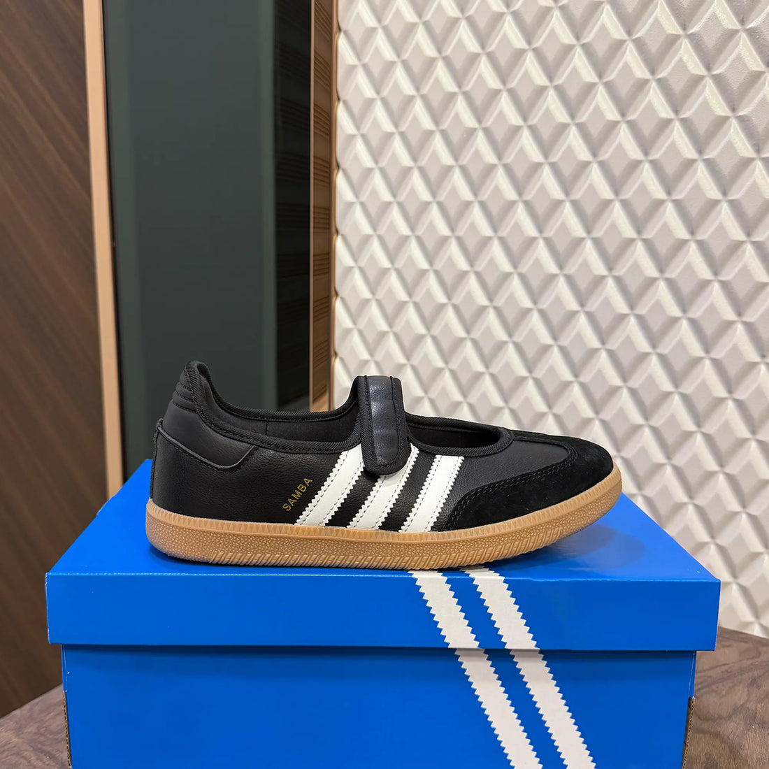Samba Jane Black White Runners For Women