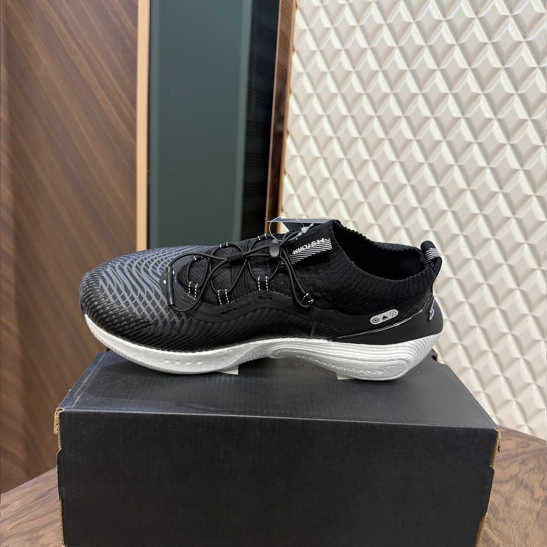 Ua Phantom 4 Storm Black White For Men