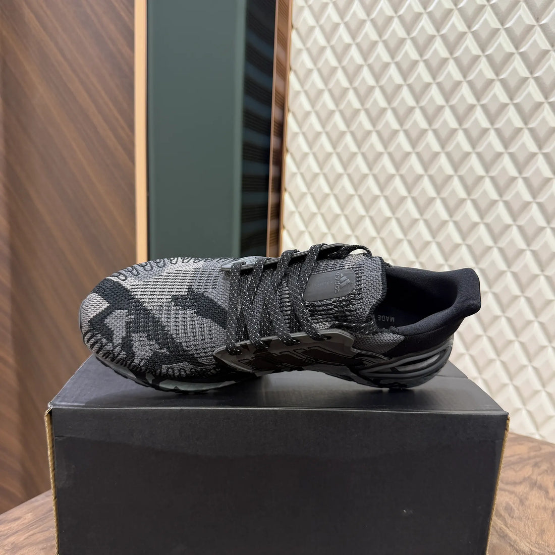 ULTRABOOST 20 - CORE BLACK GREY