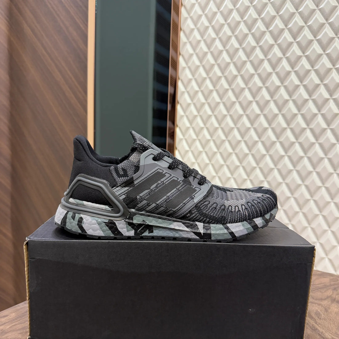 ULTRABOOST 20 - CORE BLACK GREY