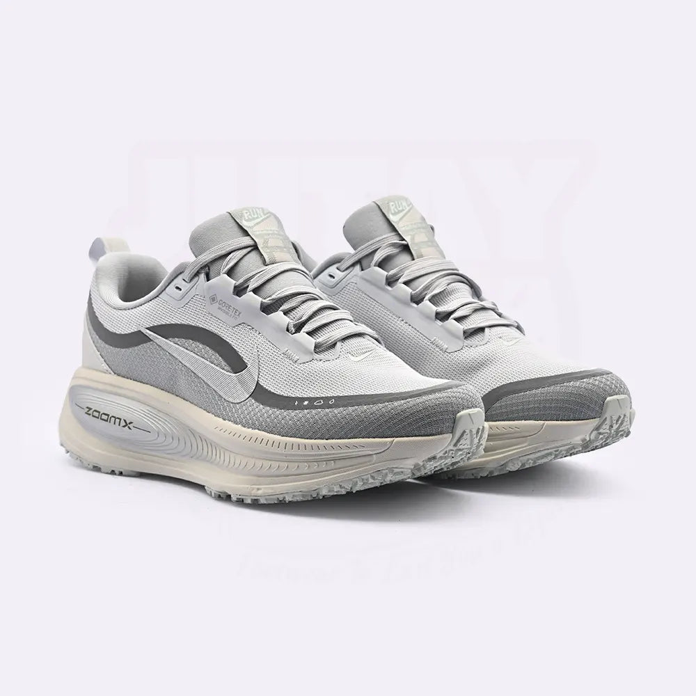 Vomero 18 Wp Platinum Silver Sneakers